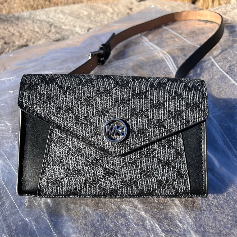 ⬇️💲MICHAEL Michael Kors Boxed Belt Bag Women’s Color Black & Charcoal